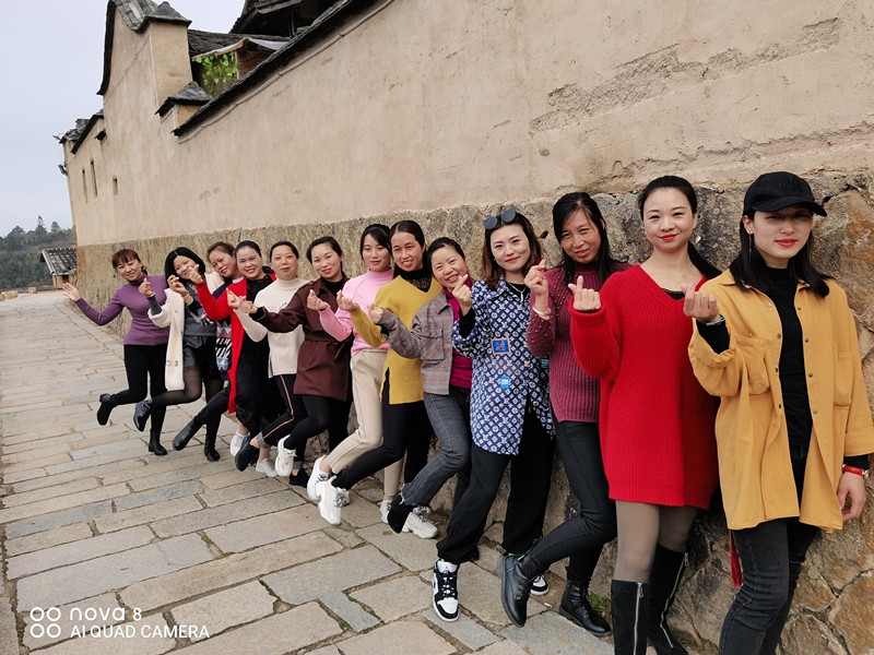 12、ATY.COM爱体育(中国大陆)科技公司组织女职工春游活动_副本.jpg