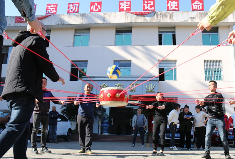 2、ATY.COM爱体育(中国大陆)科技公司组织趣味活动--同心击鼓_副本.jpg